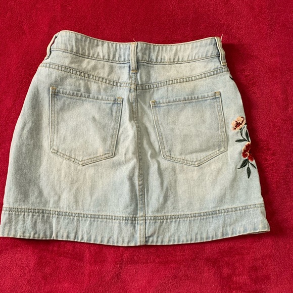 Embroidered jean skirt - Picture 2 of 2